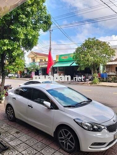 Ô tô KIA K3 màu trắng sản xuất 2016