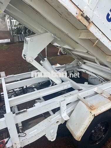 Isuzu 2004 - 200000 km