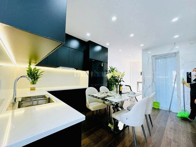 Nhà Đẹp, Gần Times City Thang Máy Dương Văn Bé 39m, 5 tầng, 12.2 tỷ