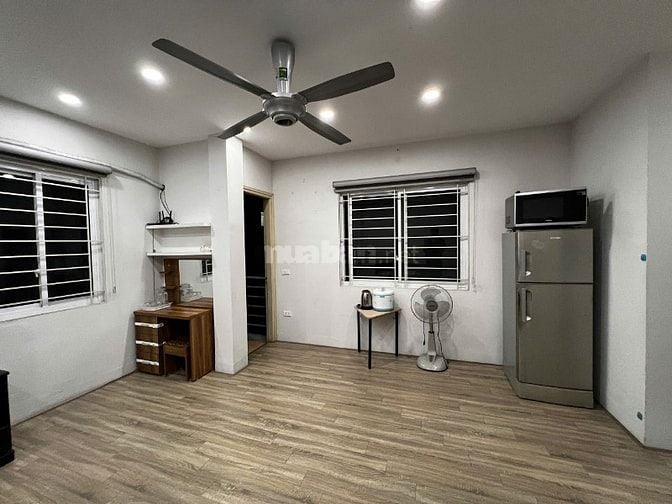 Chung cư mini cho thuê 32m2 có ban công Đông Nam thoáng mát, full đồ