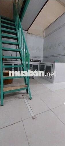 Nhà gác lửng có 3 phòng - phòng khách - phòng ngủ - phòng bếp