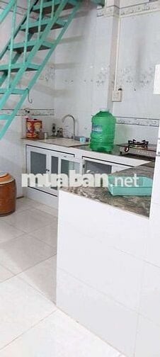 Nhà gác lửng có 3 phòng - phòng khách - phòng ngủ - phòng bếp