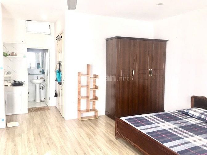 Chung cư mini cho thuê 32m2 có ban công Đông Nam thoáng mát, full đồ
