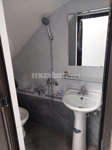 Cho thuê nhà ngõ 2 Lãng Yên, gần cây xăng Lãng Yên, Hai Bà Trưng