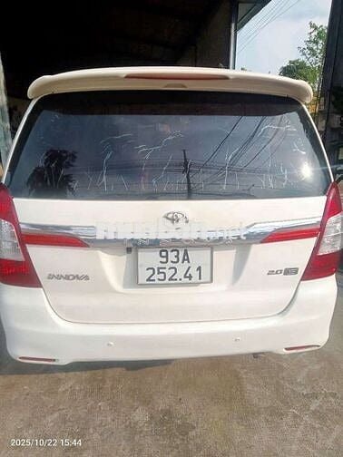 Toyota Innova 2015 số sàn 8 chỗ màu trắng