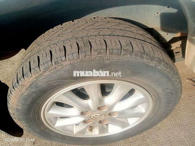 Toyota Innova 2015 số sàn 8 chỗ màu trắng