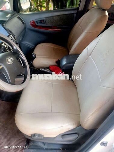 Toyota Innova 2015 số sàn 8 chỗ màu trắng