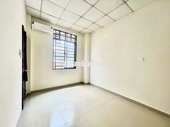 PHÒNG CỬA SỔ TRỜI THOÁNG NGAY ETOWN 2 GẦN SÂN BAY TSN AN NINH