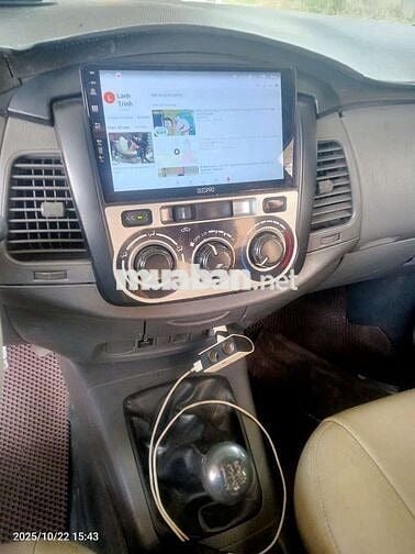 Toyota Innova 2015 số sàn 8 chỗ màu trắng