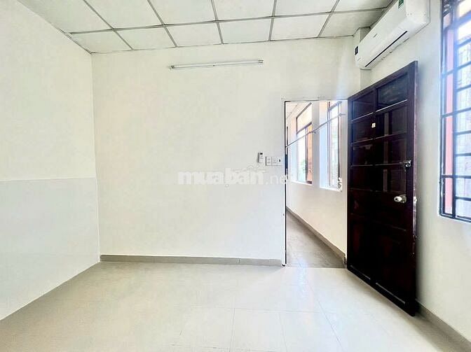 PHÒNG CỬA SỔ TRỜI THOÁNG NGAY ETOWN 2 GẦN SÂN BAY TSN AN NINH