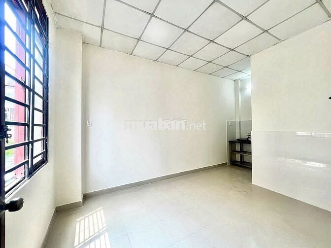 PHÒNG CỬA SỔ TRỜI THOÁNG NGAY ETOWN 2 GẦN SÂN BAY TSN AN NINH