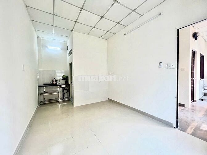 PHÒNG CỬA SỔ TRỜI THOÁNG NGAY ETOWN 2 GẦN SÂN BAY TSN AN NINH