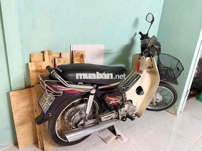 Honda Dream Nâu kem Cổ điển