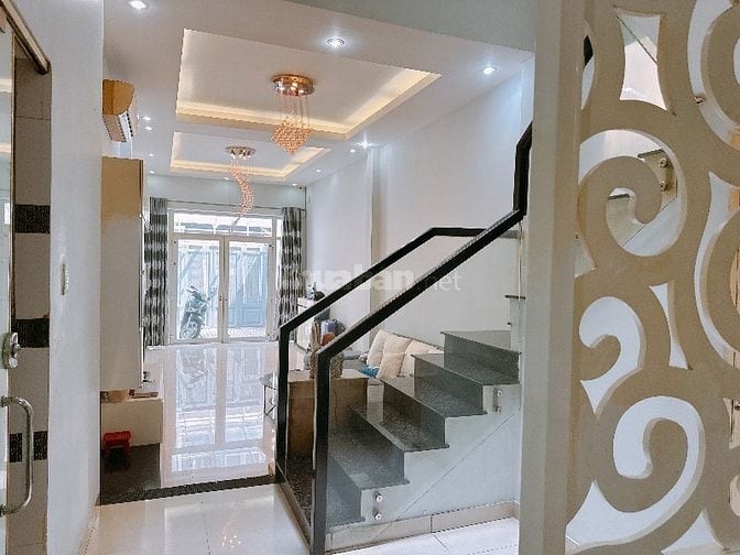 Nhà cho thuê hẻm cụt an ninh - Trệt + 2 lầu + sân thượng 