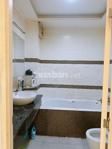 Nhà cho thuê hẻm cụt an ninh - Trệt + 2 lầu + sân thượng 