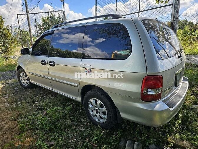 2 con carnival gia đình chạy kỹ