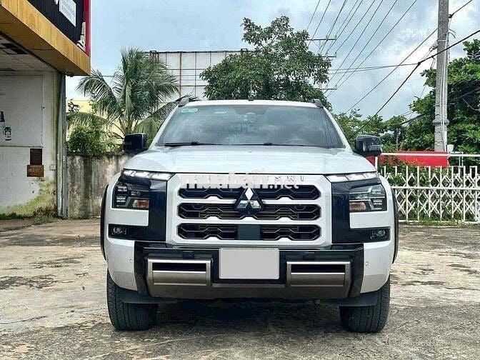 Thanh lý xe Demo bán tải Triton 2 cầu.