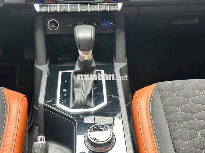 Thanh lý xe Demo bán tải Triton 2 cầu.