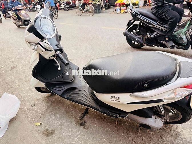 Piaggio Fly 125 3Vie Trắng