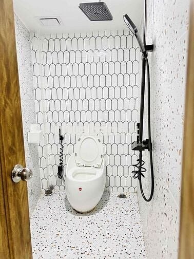 Nhà xinh xắn, trung tâm, 82m2, 2 phòng ngủ, 2 nhà vệ sinh