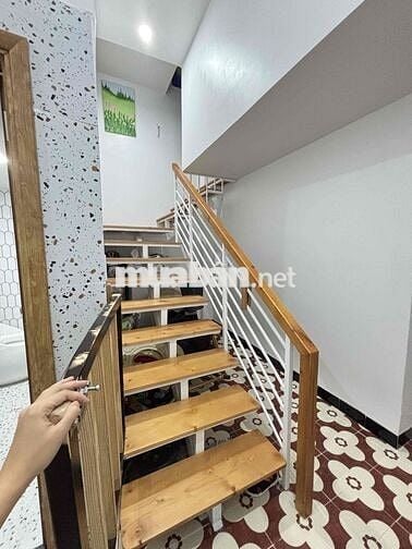 Nhà xinh xắn, trung tâm, 82m2, 2 phòng ngủ, 2 nhà vệ sinh