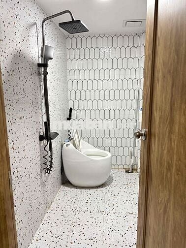 Nhà xinh xắn, trung tâm, 82m2, 2 phòng ngủ, 2 nhà vệ sinh