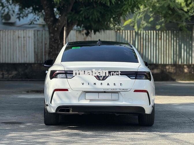 Ban VinFast Lux A2.0 2022 A2.0 Tiêu chuẩn