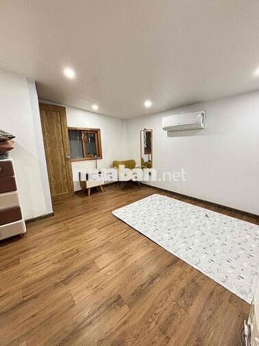 Nhà xinh xắn, trung tâm, 82m2, 2 phòng ngủ, 2 nhà vệ sinh