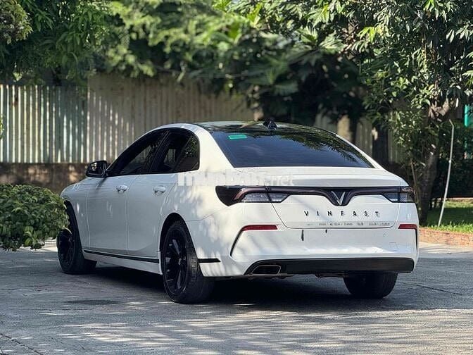 Ban VinFast Lux A2.0 2022 A2.0 Tiêu chuẩn