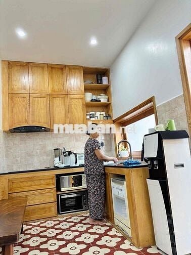 Nhà xinh xắn, trung tâm, 82m2, 2 phòng ngủ, 2 nhà vệ sinh