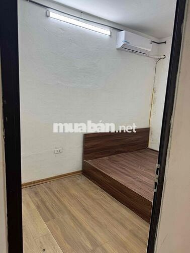 cho thuê phòng tầng 1 , 1 ngủ 1 khách trong khu đô thị hinode royalpar