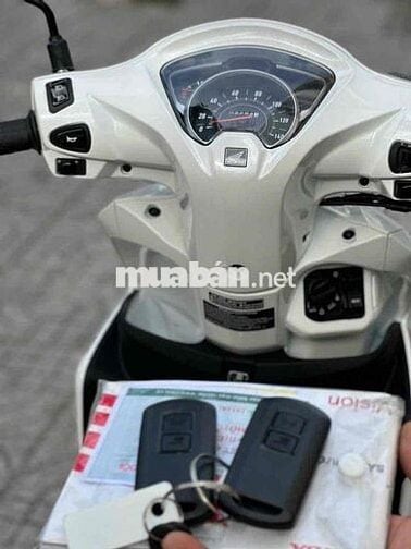 Honda Vision 2019 Smartkey Trắng đen