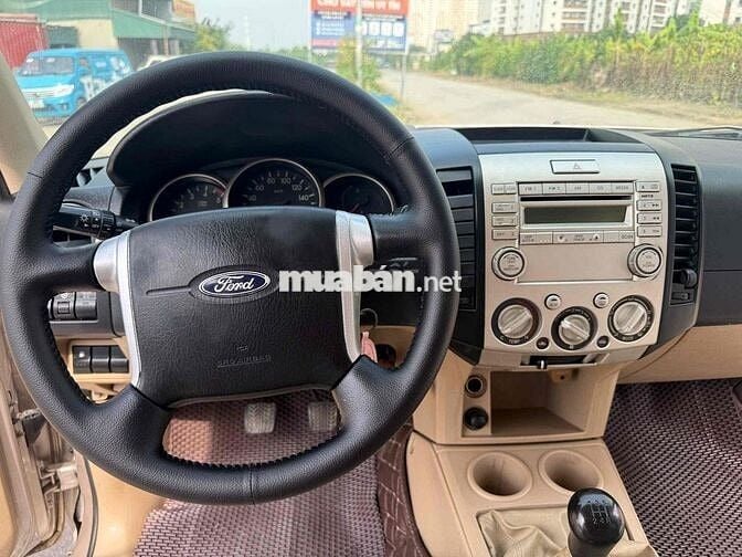 Ford Everest Bạc 7 chỗ Số sàn 2011