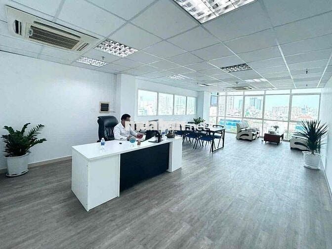Tòa nhà chuẩn văn phòng ngay trung tâm Q1 – Nguyễn Văn Nguyễn Sd 770m2