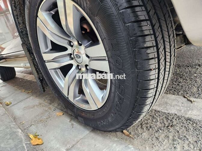 3 125 2011 2.5L 4x2 AT - 200000 km