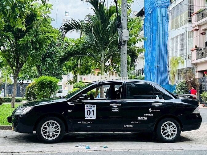 Mitsubishi Lancer Đen 5 chỗ