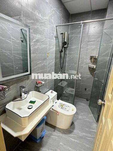 Cho thuê nhà đẹp hẻm xe tải tới nhà p16 q8