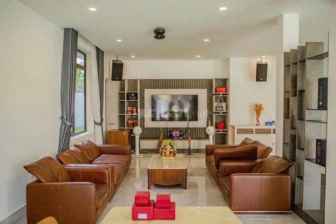 BÁN BIỆT THỰ HIỆN ĐẠI MẶT SÔNG – THẢO ĐIỀN, NGUYỄN VĂN HƯỞNG. (749 m)