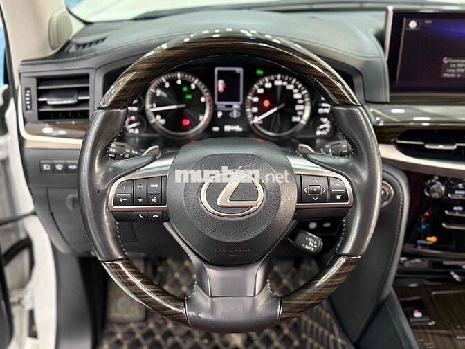 Lexus LX570 2018 Trắng 93000 km