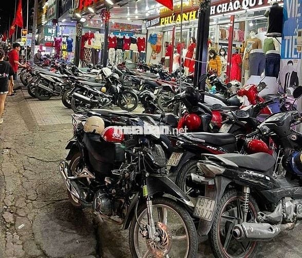 BÁN Mặt tiền ngay trung tâm chợ chí Hùng