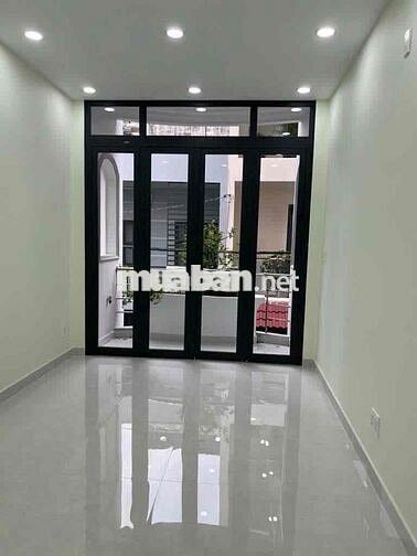 Cho thuê nhà 52/2b lữ gia. gần đại học bách khoa. DT 4,5x20. 4L 6PN