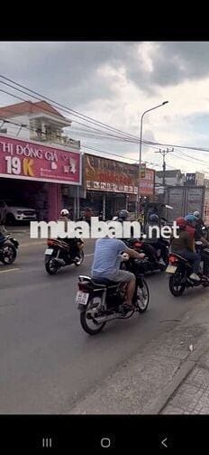 BÁN Mặt tiền ngay trung tâm chợ chí Hùng