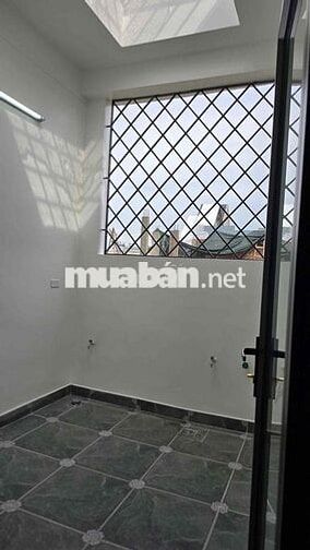 nhà 3 tầng kiên cố ô tô tránh nhau sẵn bìa sang tên