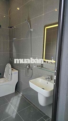 nhà 3 tầng kiên cố ô tô tránh nhau sẵn bìa sang tên