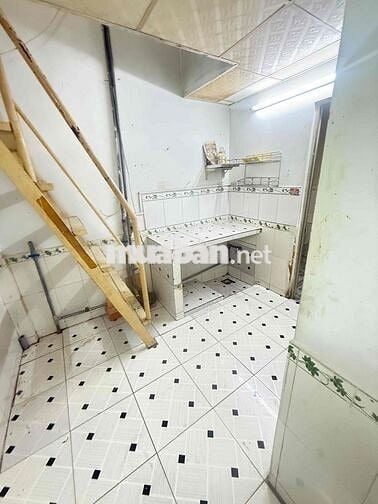 🏡 Nhà cho thuê khu c hẻm xe hơi 🚘🚘  👉Gần nhà thời Nam Hải  📐Dt 4x8 1 l