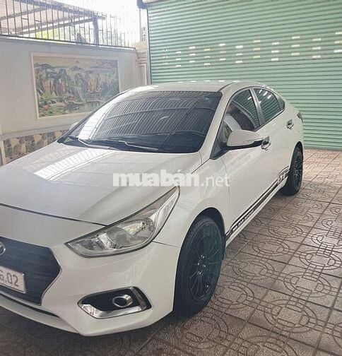 Cần bán Hyundai Accent 2020j