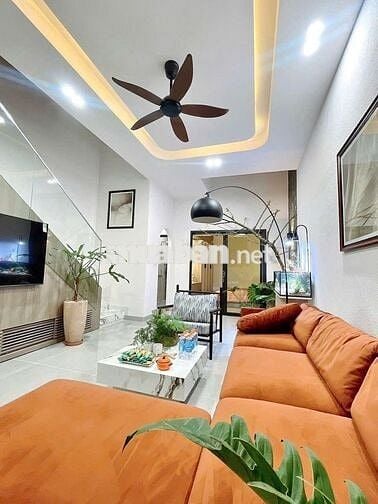 SIÊU PHẨM NHÀ ĐẸP TRUNG TÂM PHỐ – 1 TRỆT 2 LẦU – TẶNG FULL NỘI THẤT