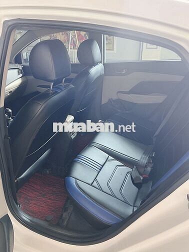 Cần bán Hyundai Accent 2020j