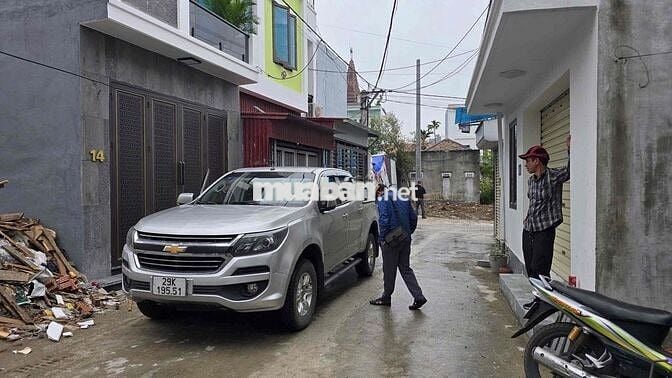 nhà 3 tầng kiên cố ô tô tránh nhau sẵn bìa sang tên