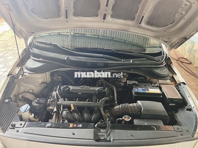 Cần bán Hyundai Accent 2020j